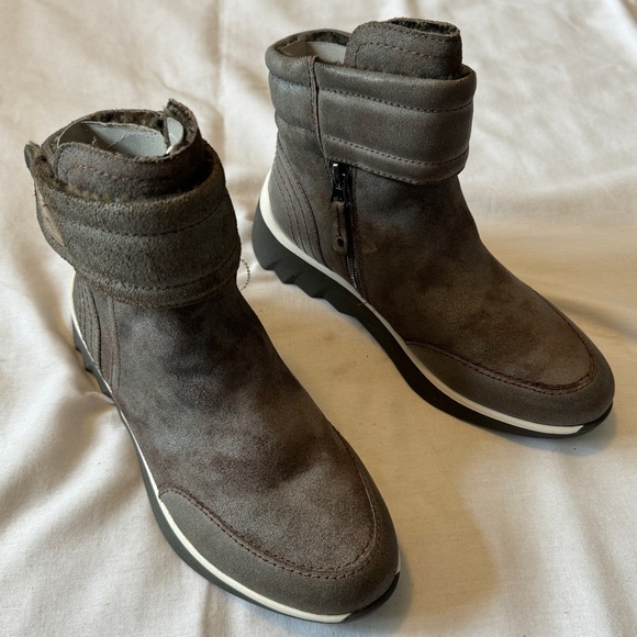 New OTBT 6.5 Outing Booties Gray Suede Winter Outdoor Boots - Picture 5 of 10